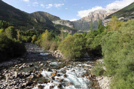 From the Pyrenees to Vitoria-Gasteiz
